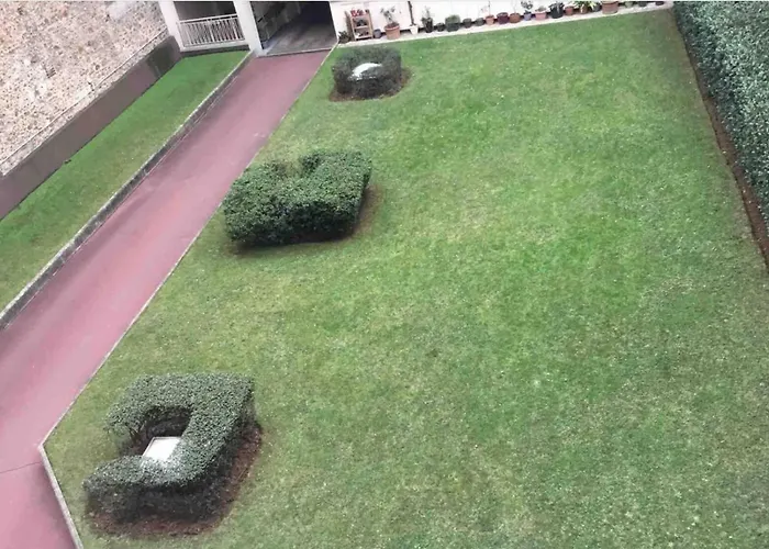 2 Pieces Lumineux Et Calme A Paris