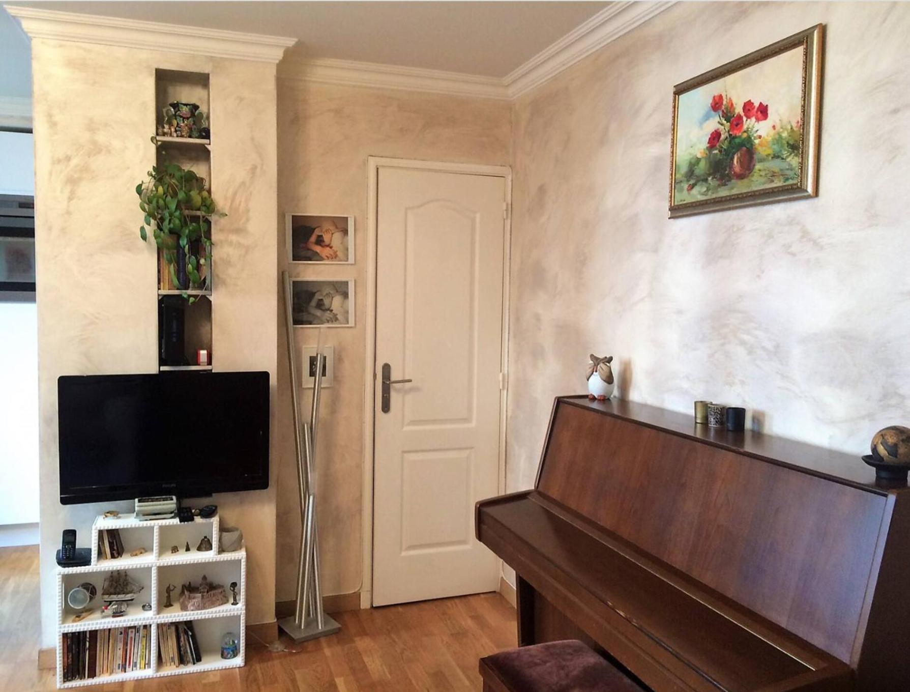 2 Pieces Lumineux Et Calme A Appartement Parijs